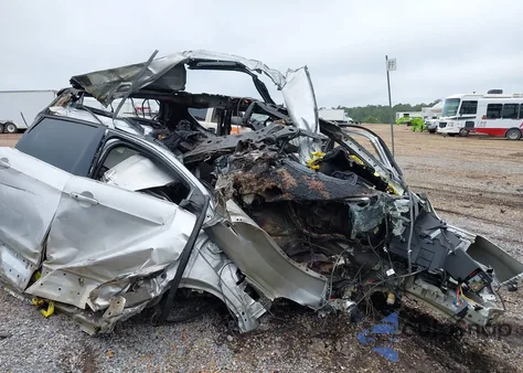 2014 Ford Escape Titanium z USA, uszkodzony, nr VIN 1FMCU0J96EUB69238